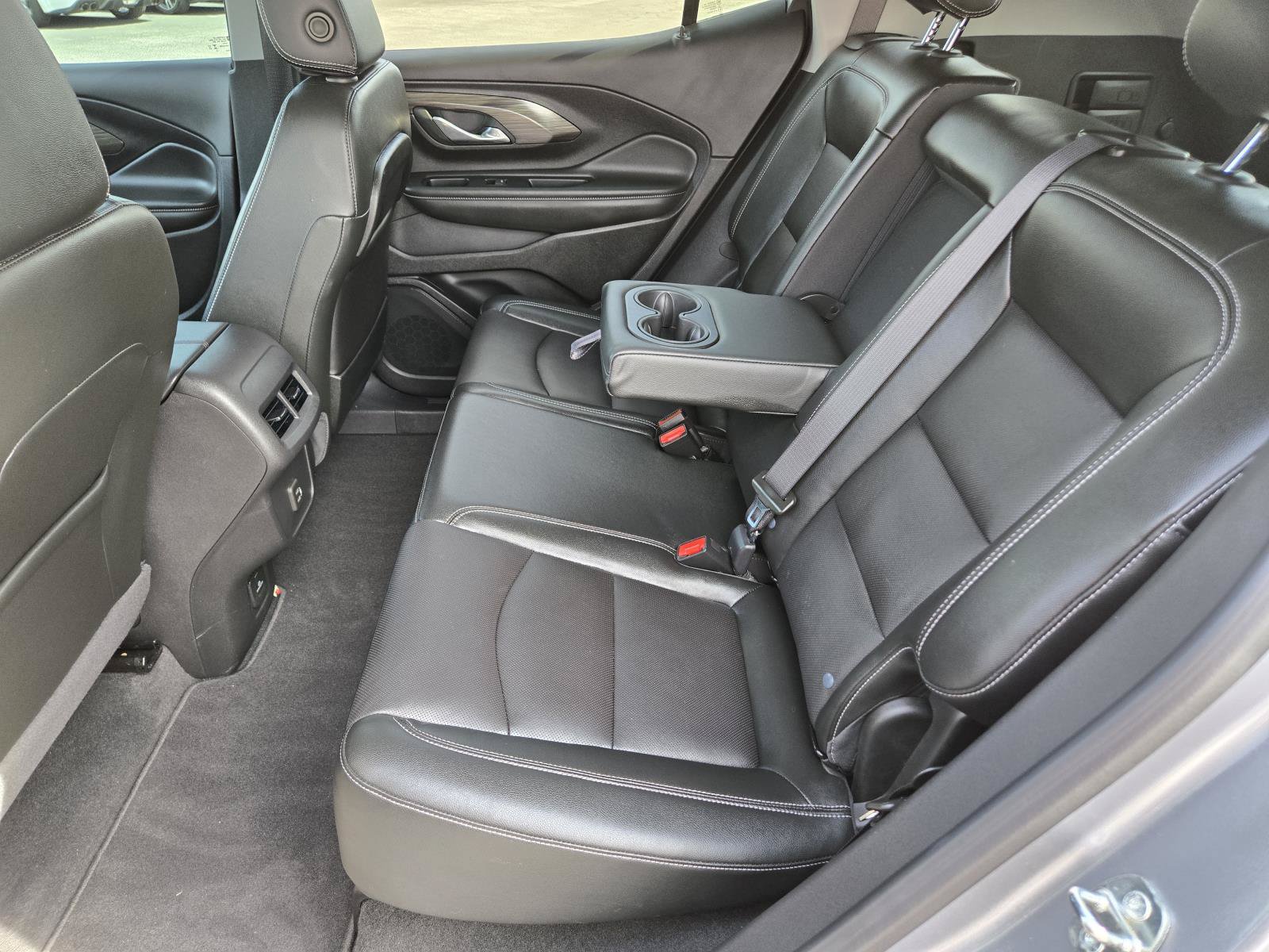 Used 2024 GMC Terrain SLT w/ Elevation Edition FWD image 19