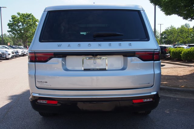 Used 2022 Jeep Wagoneer Series II w/ Premium Group I AWD/4WD image 6