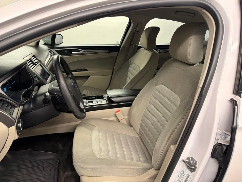 Certified 2018 Ford Fusion SE w/ Fusion SE Technology Package FWD image 26