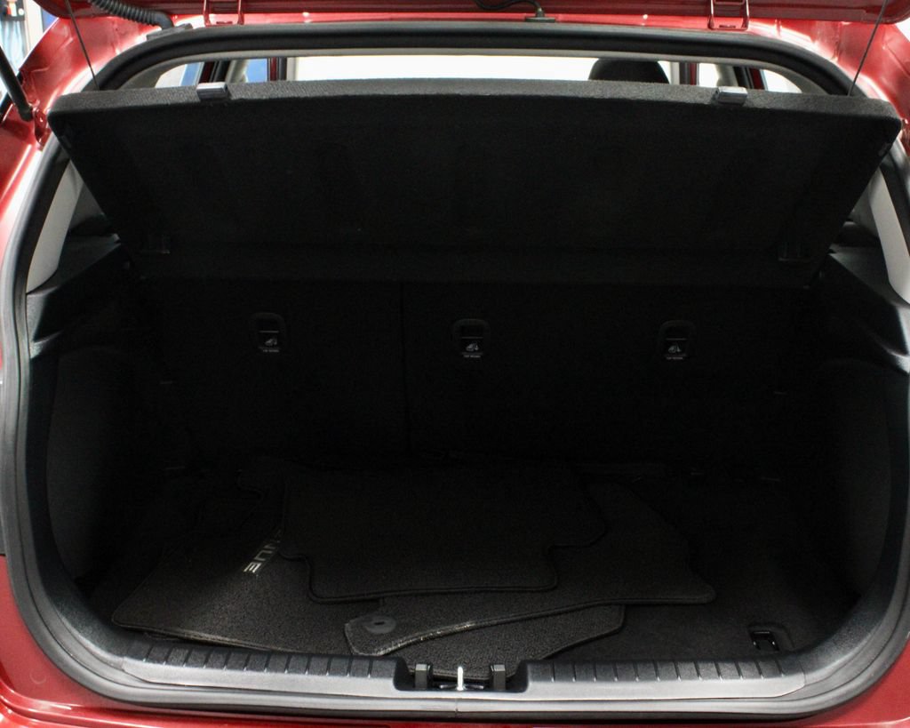 Used 2025 Hyundai Venue SEL FWD image 13