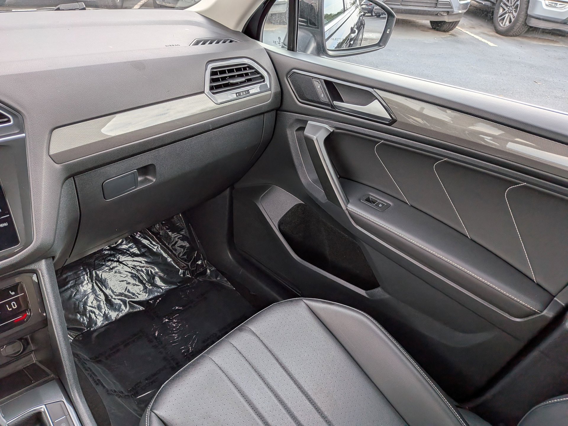Used 2024 Volkswagen Tiguan SE FWD image 18