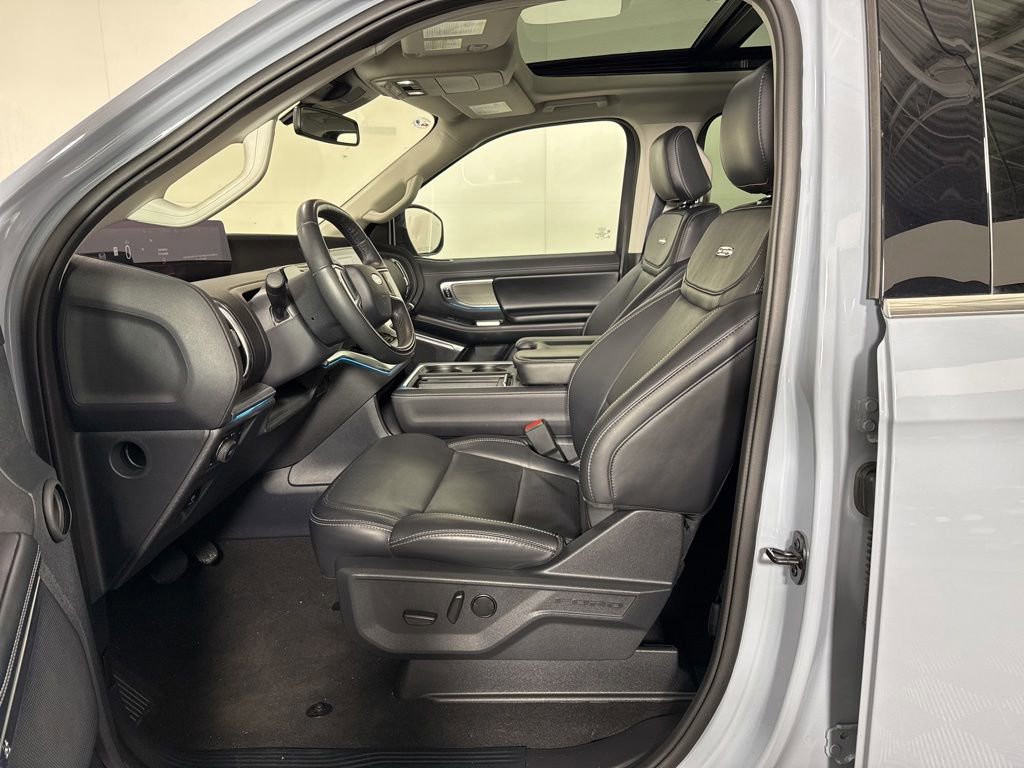 Certified 2025 Ford Expedition Platinum AWD/4WD image 17