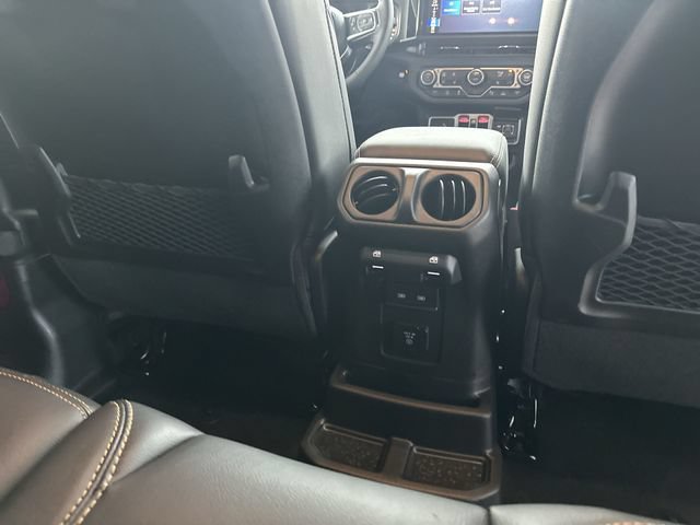 Used 2026 Jeep Wrangler Unlimited Sahara AWD/4WD image 24