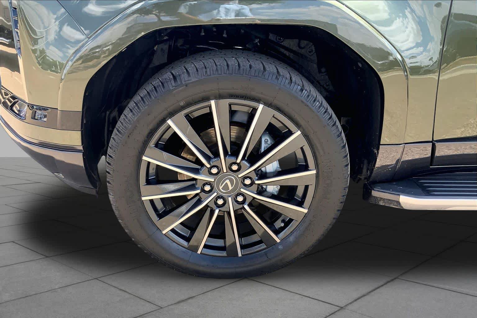 Used 2024 Lexus GX 550 w/ Accessory Package (Z1) AWD/4WD image 11