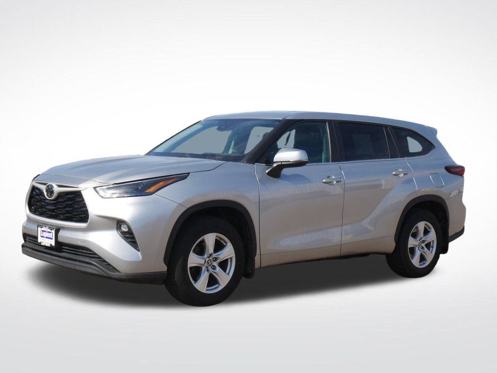 Used 2024 Toyota Highlander LE AWD/4WD image 9