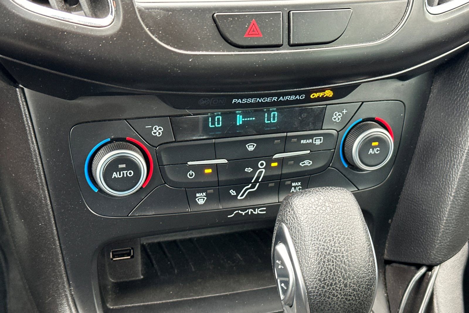 Certified 2018 Ford Focus SE FWD image 18