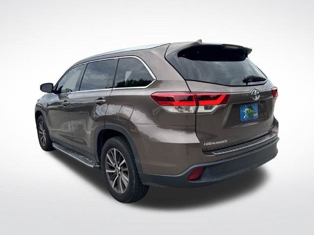 Used 2019 Toyota Highlander XLE FWD image 6