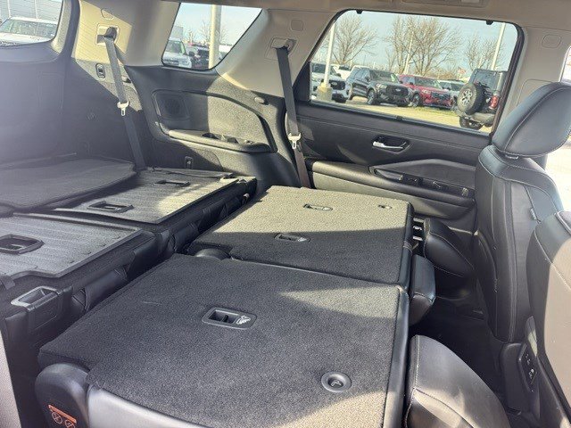 Used 2024 Nissan Pathfinder Platinum w/ Cargo Package image 38