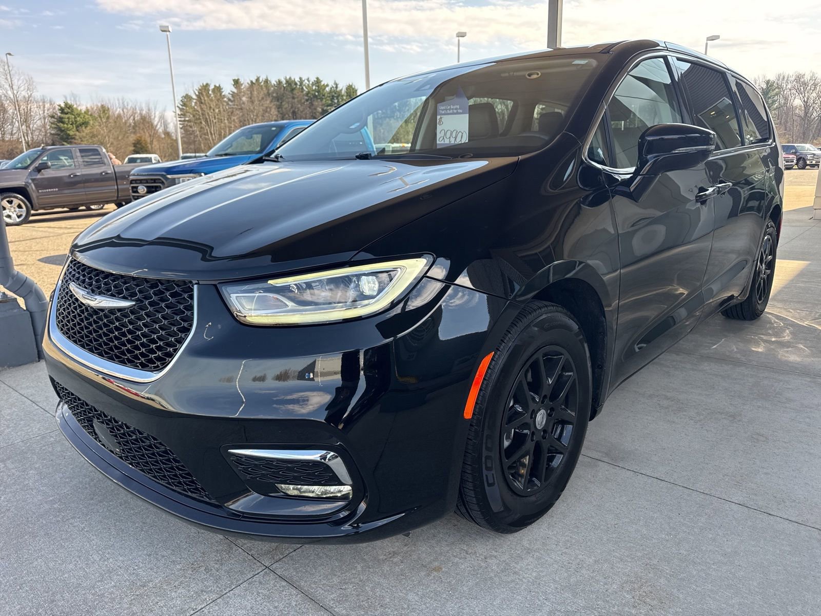 Used 2024 Chrysler Pacifica Touring-L image 10