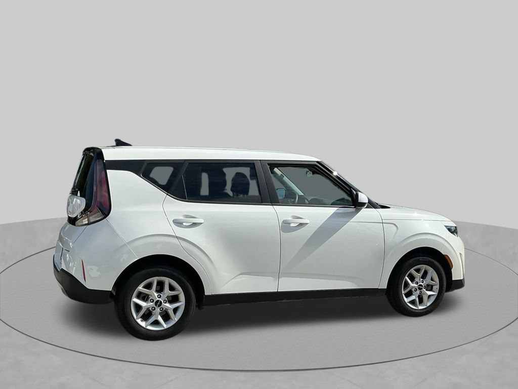 Used 2025 Kia Soul LX w/ LX Technology Package FWD image 12