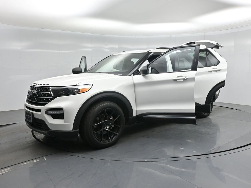 Certified 2020 Ford Explorer XLT w/ Equipment Group 202A image 52