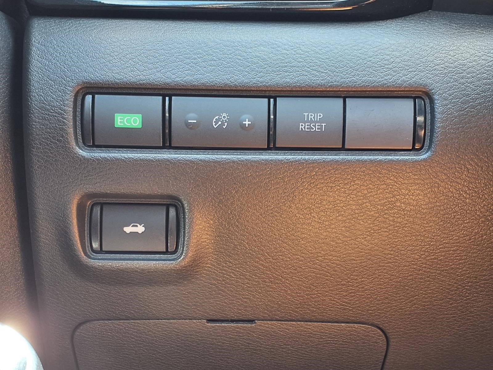 Used 2025 Nissan Sentra SR w/ SR Premium Package FWD image 21