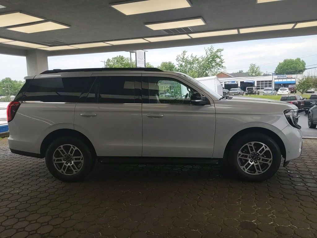 Certified 2025 Ford Expedition Active RWD image 5