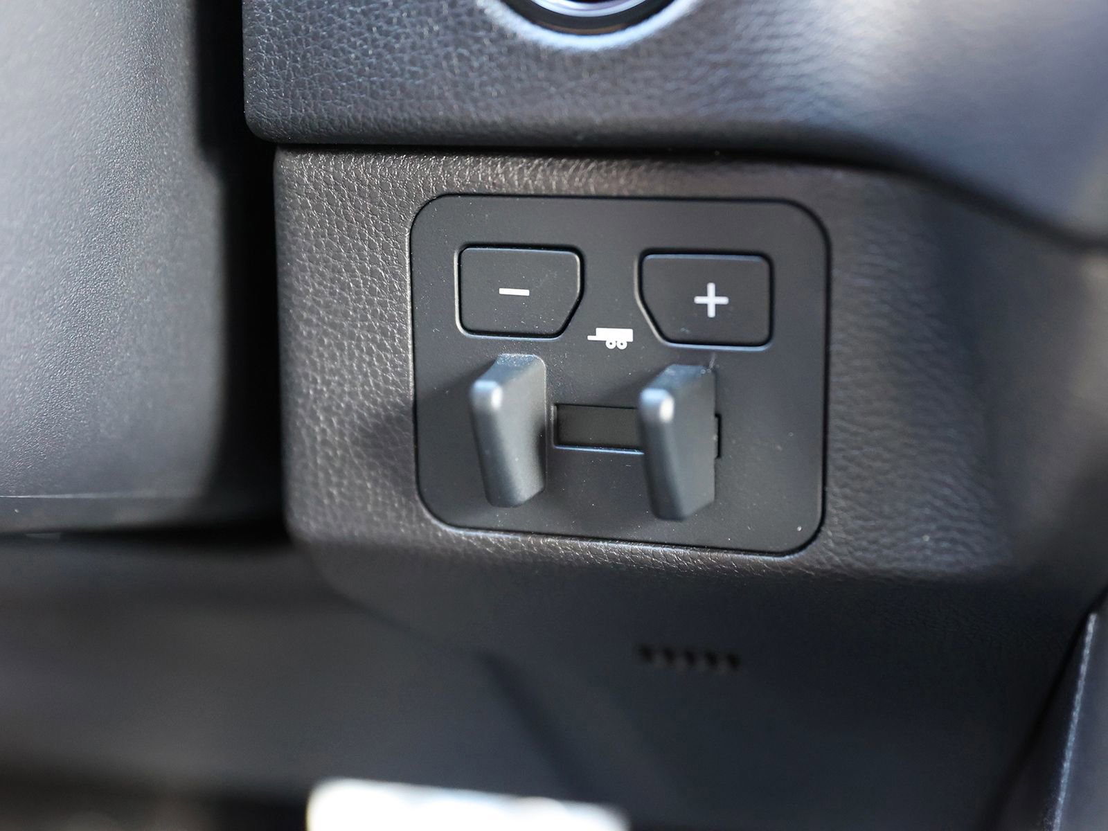 Used 2025 Toyota Tundra SR5 w/ TRD Off-Road Package AWD/4WD image 38