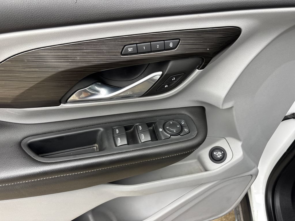 Used 2022 GMC Terrain SLT w/ Tech Package FWD image 16