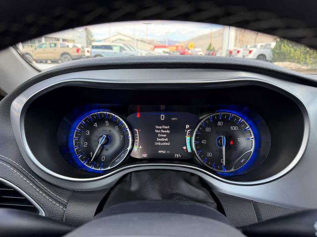 Used 2025 Chrysler Pacifica Limited image 14