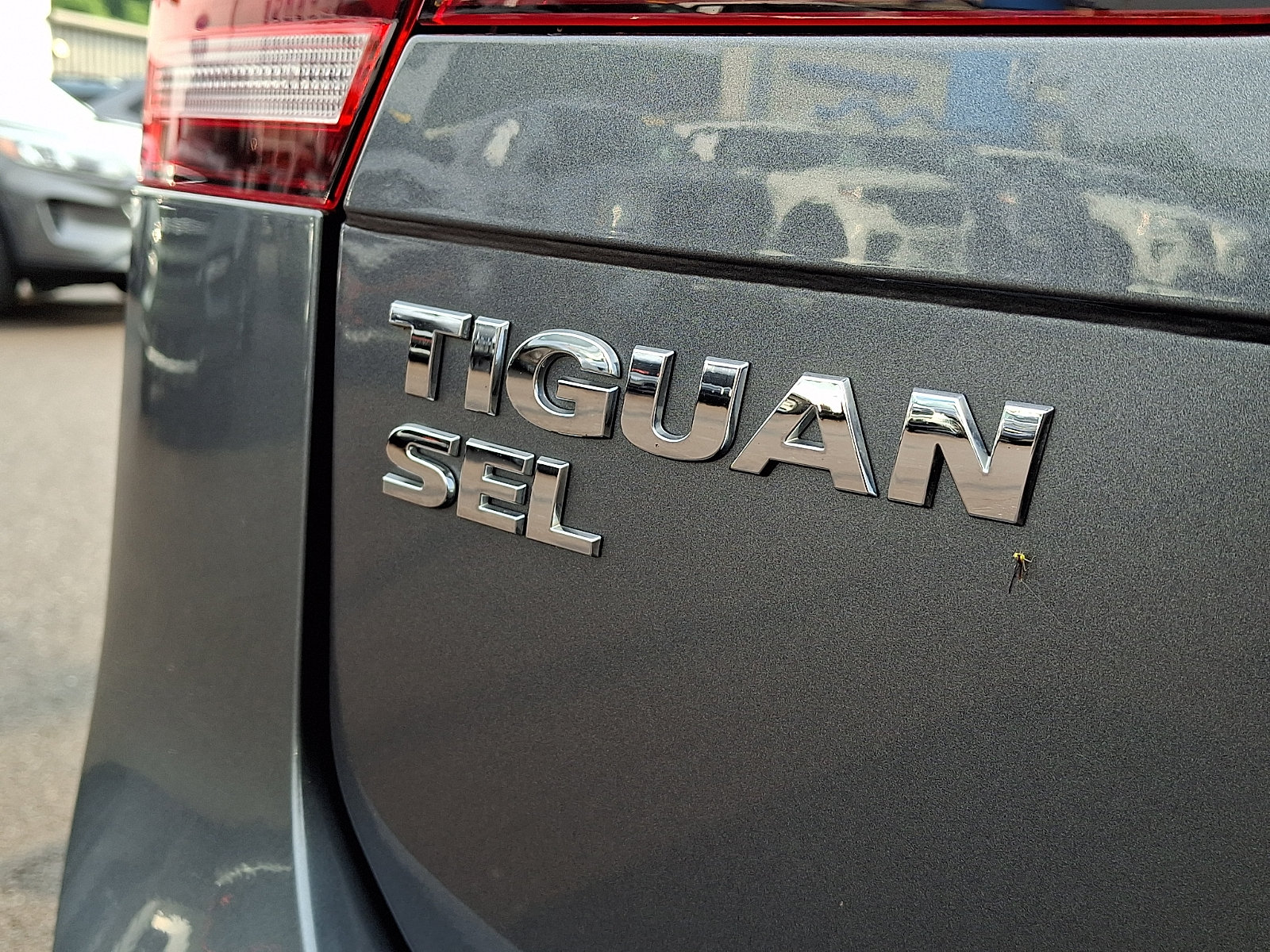 Used 2020 Volkswagen Tiguan SEL AWD/4WD image 31