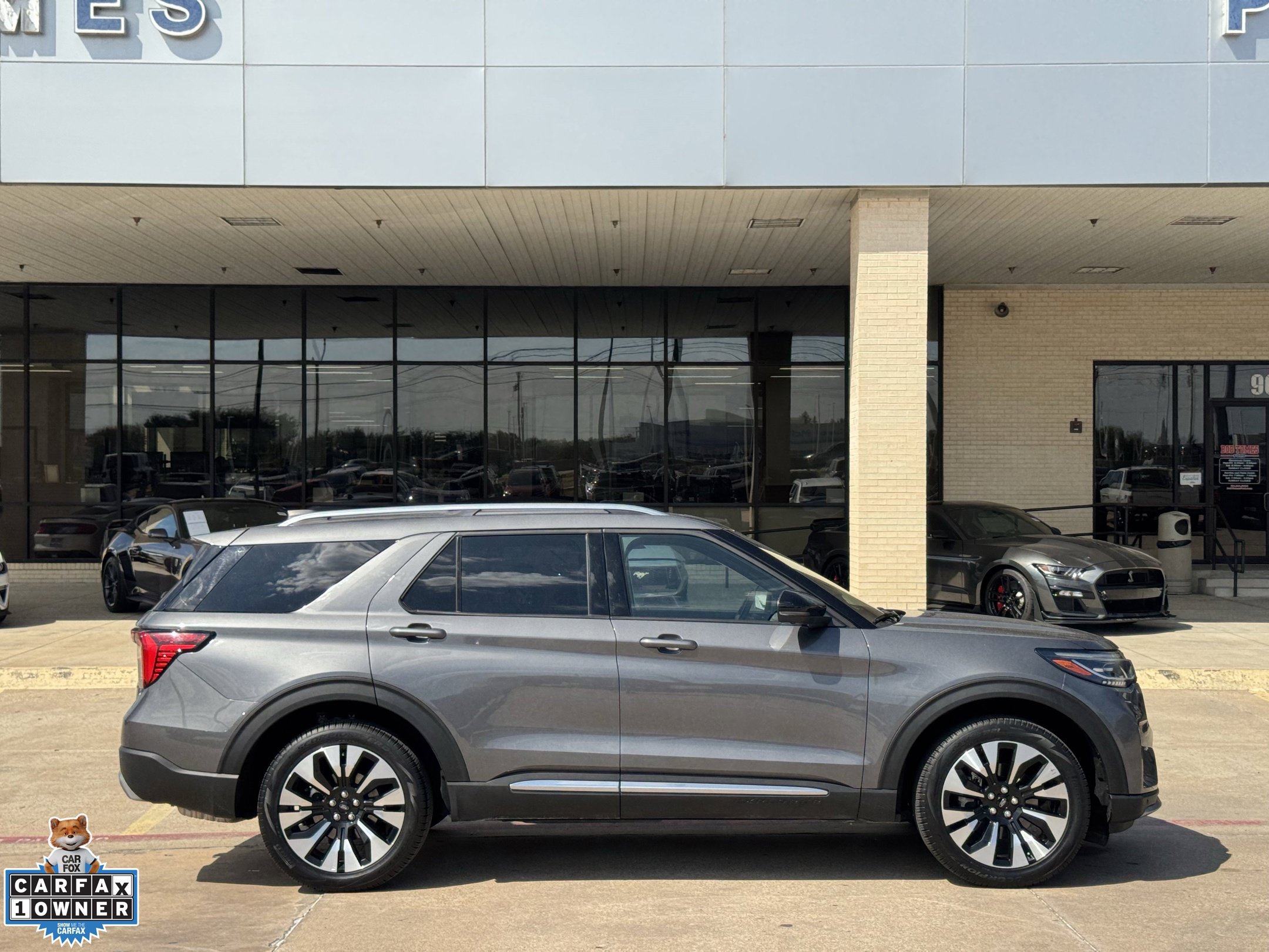 Certified 2025 Ford Explorer Platinum w/ LUX Leather Package AWD/4WD image 3