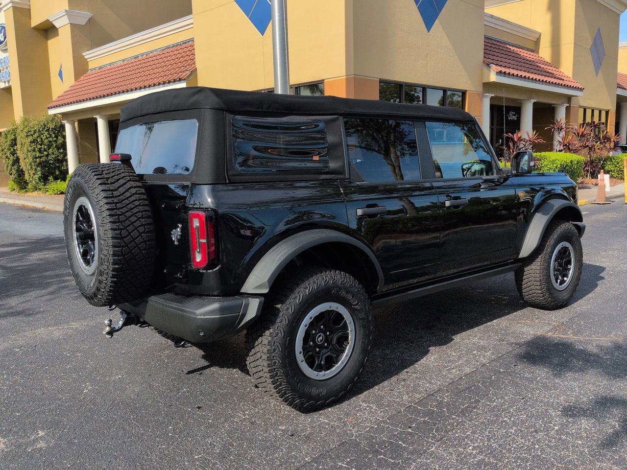 Certified 2022 Ford Bronco Badlands AWD/4WD image 4