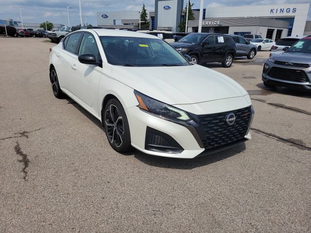 Used 2023 Nissan Altima 2.5 SR FWD image 7