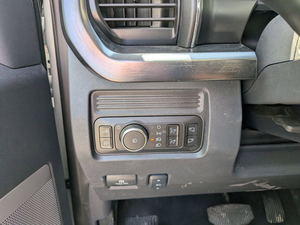 Certified 2026 Ford F250 Lariat w/ Black Appearance Package AWD/4WD image 31