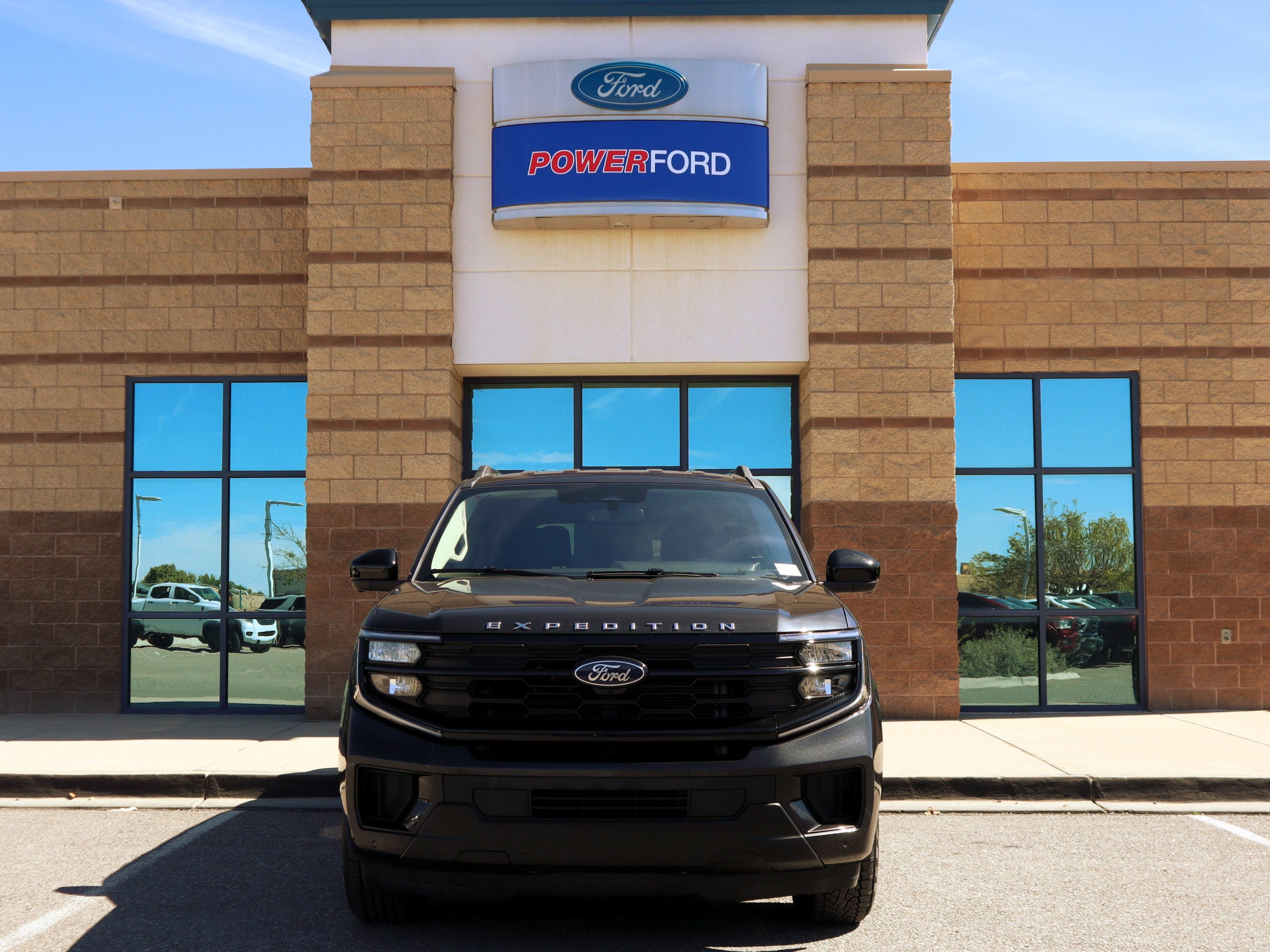 Certified 2025 Ford Expedition Active AWD/4WD image 3