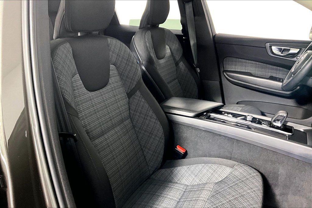 Used 2022 Volvo XC60 B5 Momentum FWD image 7