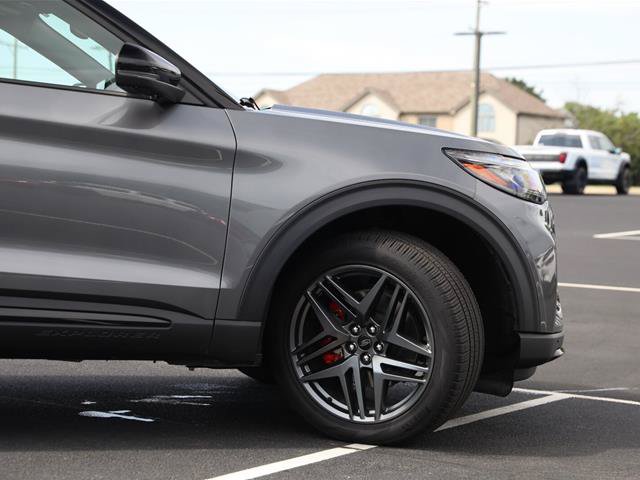 Certified 2025 Ford Explorer ST w/ Sun And Sound Package AWD/4WD image 9