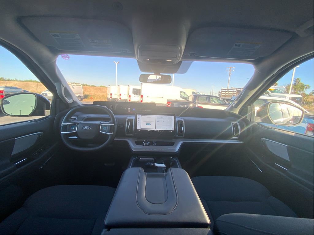 Certified 2025 Ford Expedition Active AWD/4WD image 25