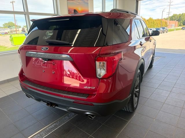 Certified 2021 Ford Explorer XLT w/ Equipment Group 202A AWD/4WD image 5