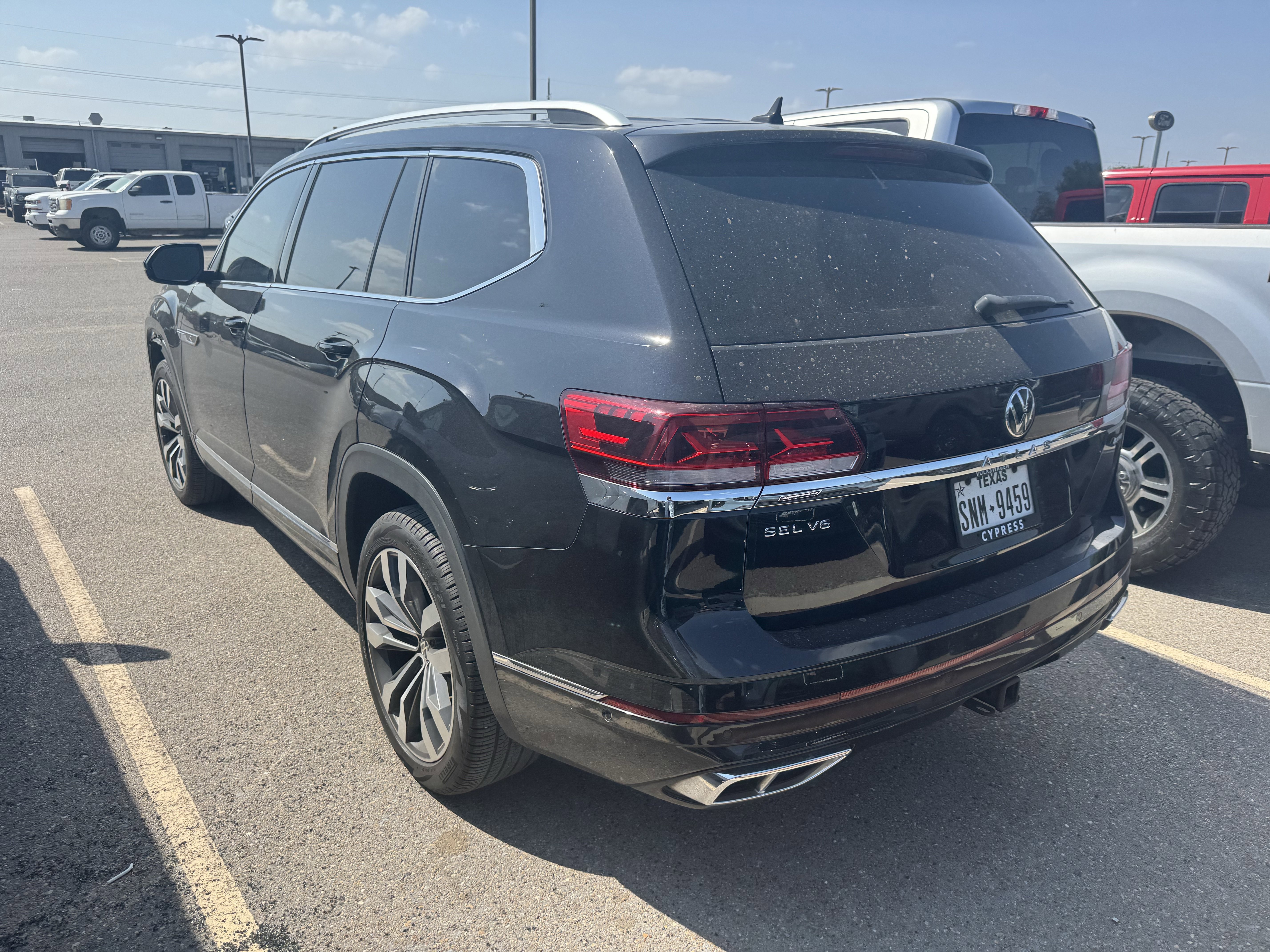 Used 2023 Volkswagen Atlas SEL Premium AWD/4WD image 3
