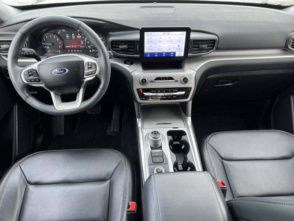Certified 2023 Ford Explorer XLT w/ Equipment Group 202A image 3