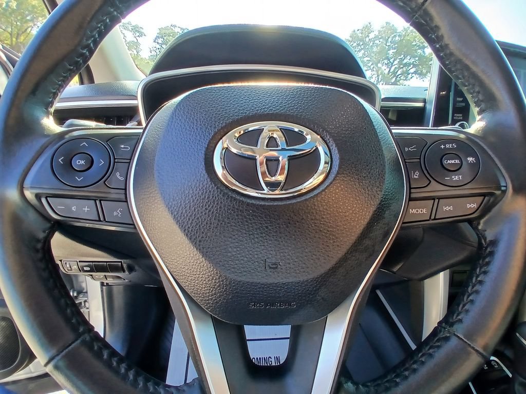 Used 2022 Toyota Corolla Cross XLE w/ Convenience Package FWD image 22