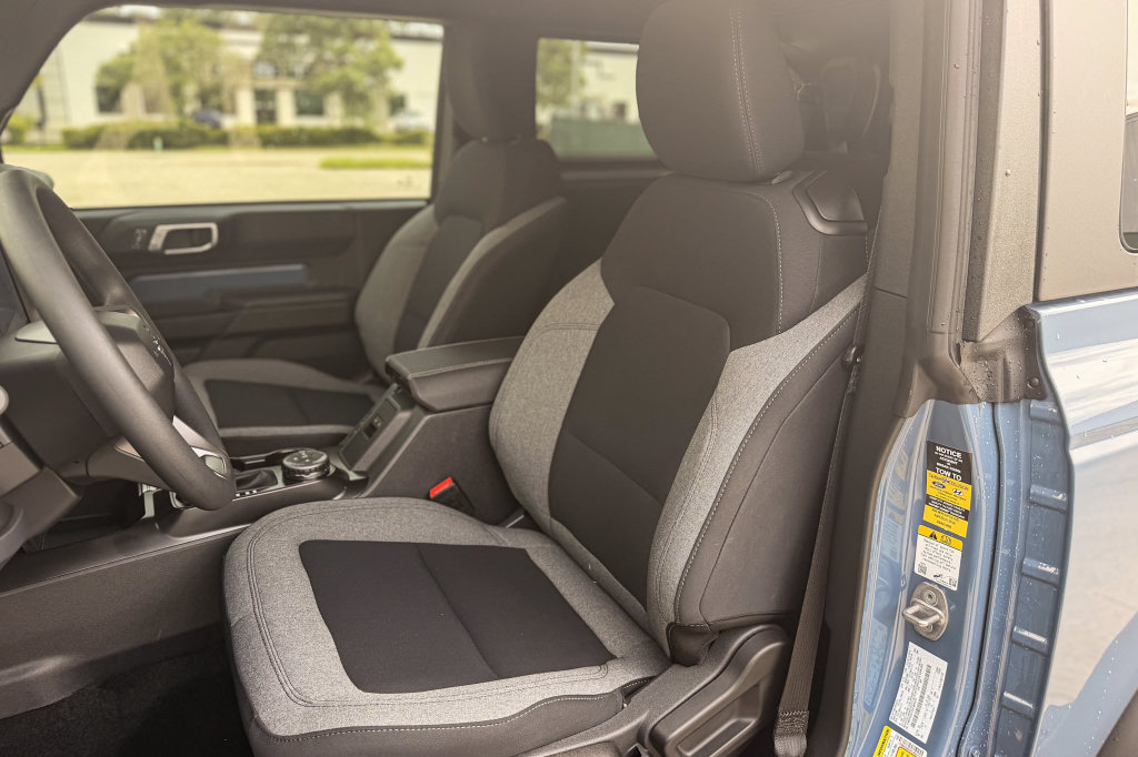 Certified 2025 Ford Bronco 2-Door AWD/4WD image 8