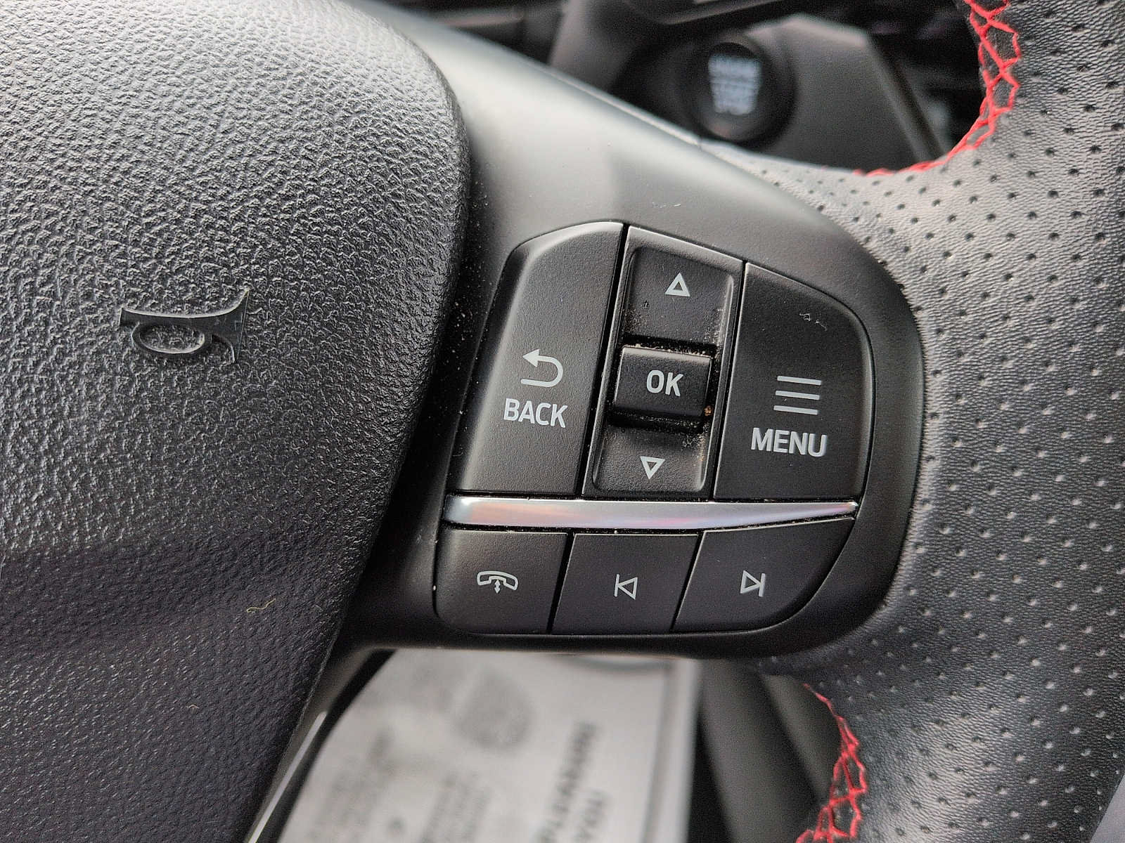 Certified 2025 Ford Escape ST-Line Select AWD/4WD image 17