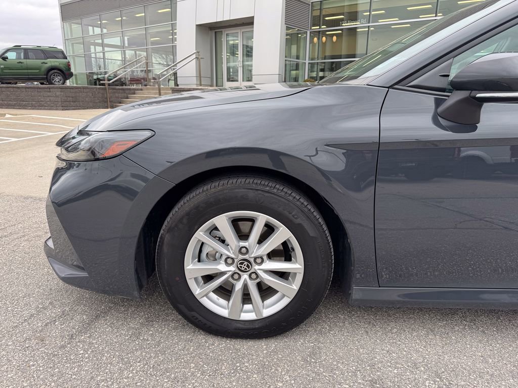 Used 2025 Toyota Camry LE image 34