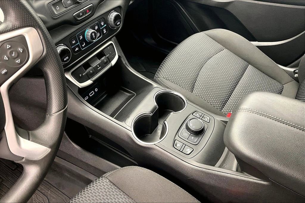 Used 2024 GMC Terrain SLE w/ Driver Convenience Package image 15
