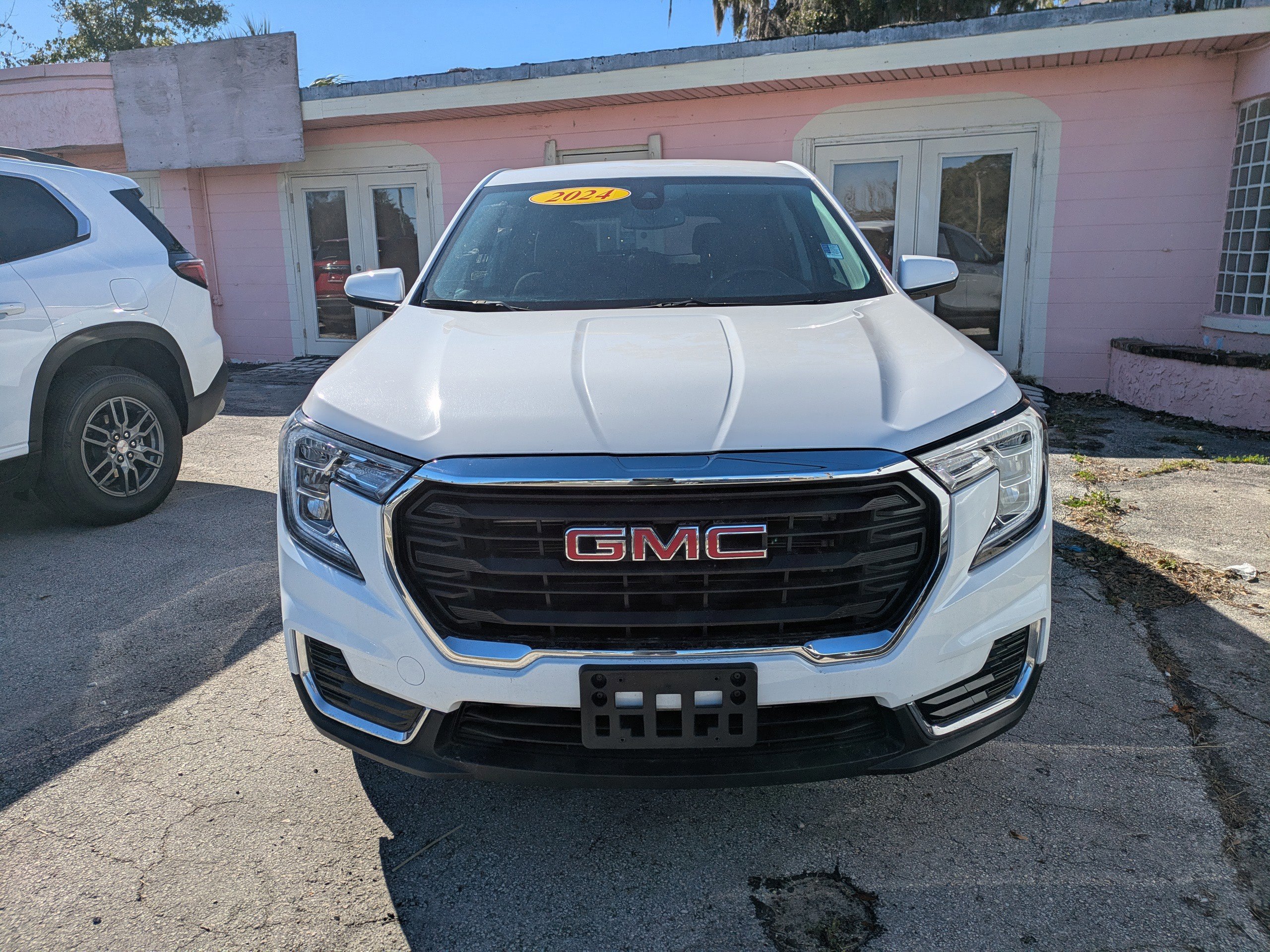 Used 2024 GMC Terrain SLE image 9