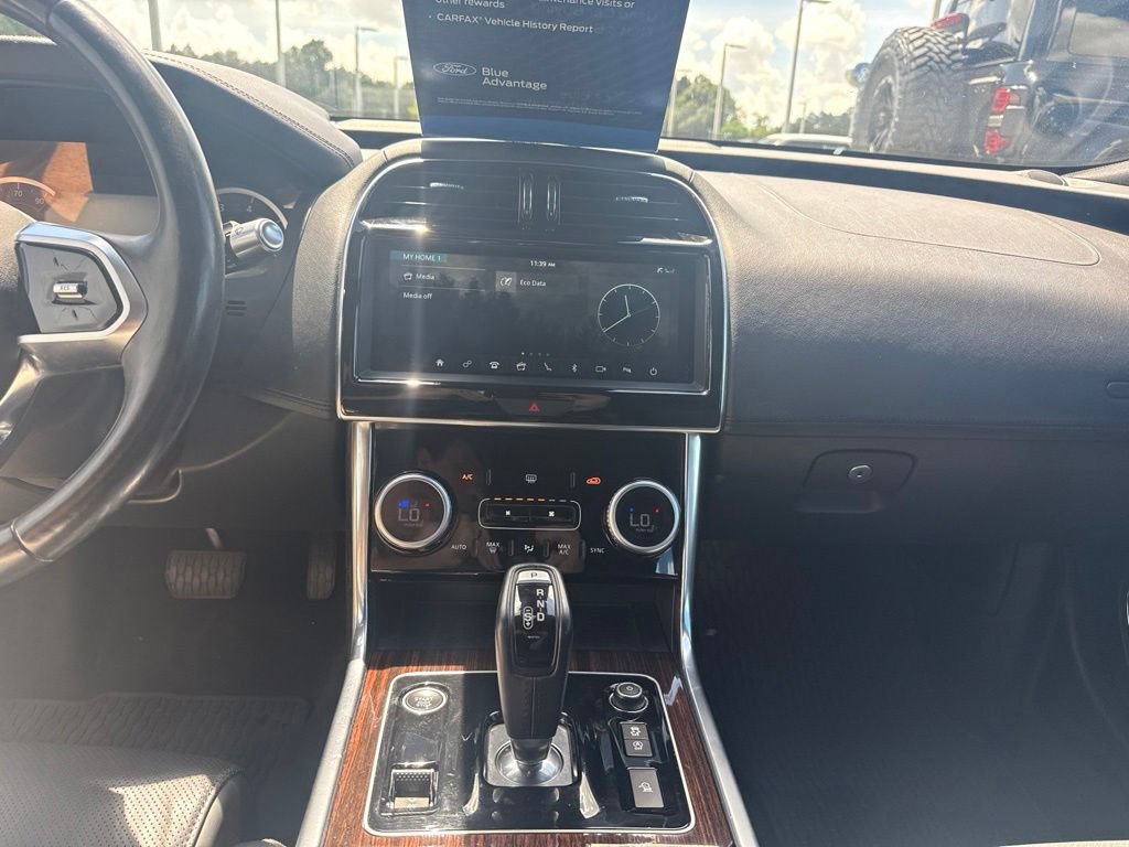 Used 2020 Jaguar XE S AWD/4WD image 24