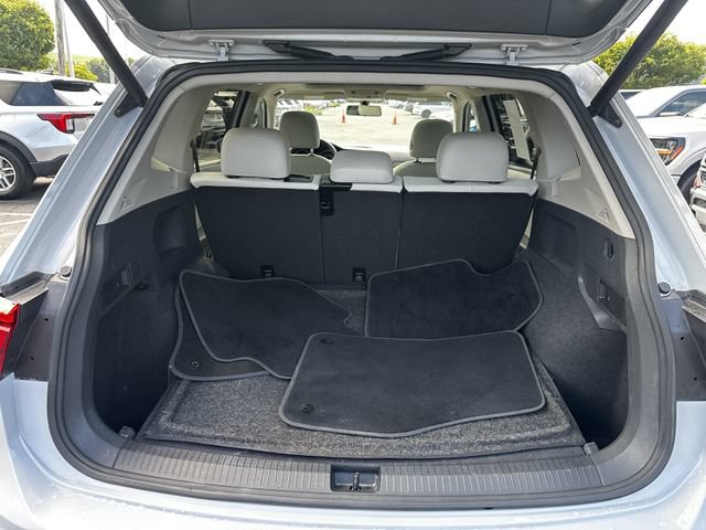 Used 2018 Volkswagen Tiguan SEL AWD/4WD image 43