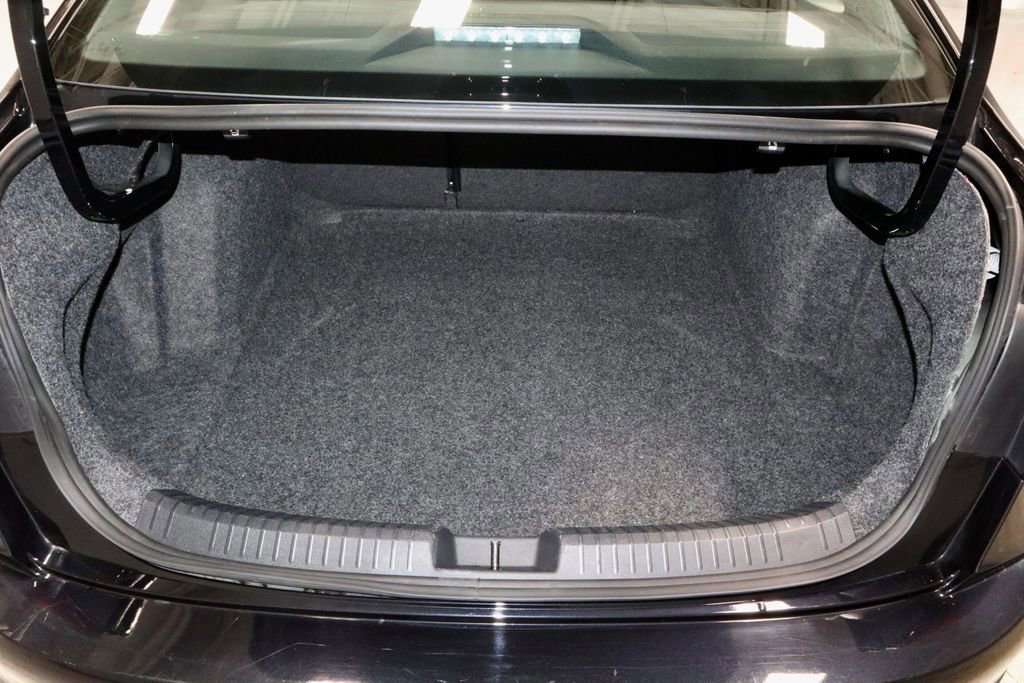 Used 2025 Volkswagen Jetta SE image 14