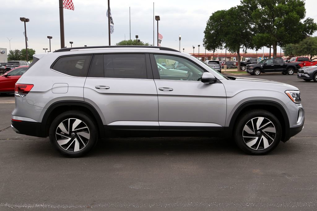 Used 2025 Volkswagen Atlas SE FWD image 11