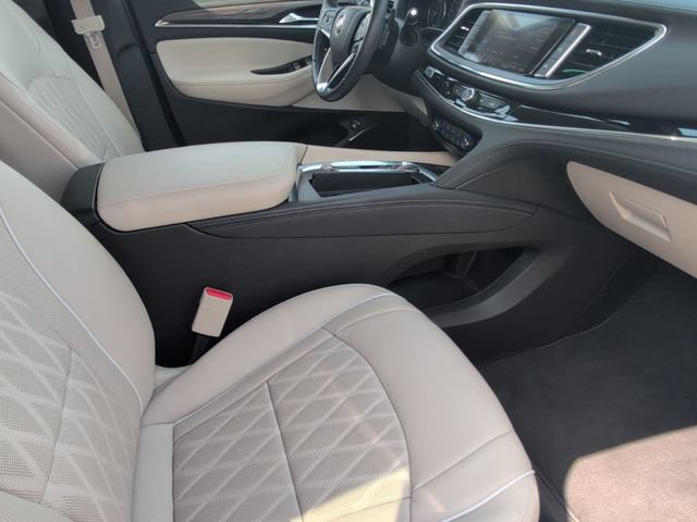 Used 2022 Buick Enclave Avenir w/ Avenir Technology Package FWD image 21