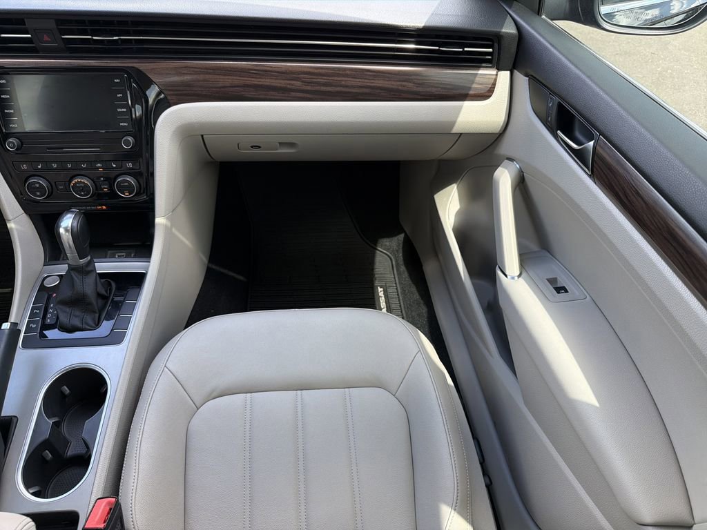 Used 2020 Volkswagen Passat 2.0T SEL image 14