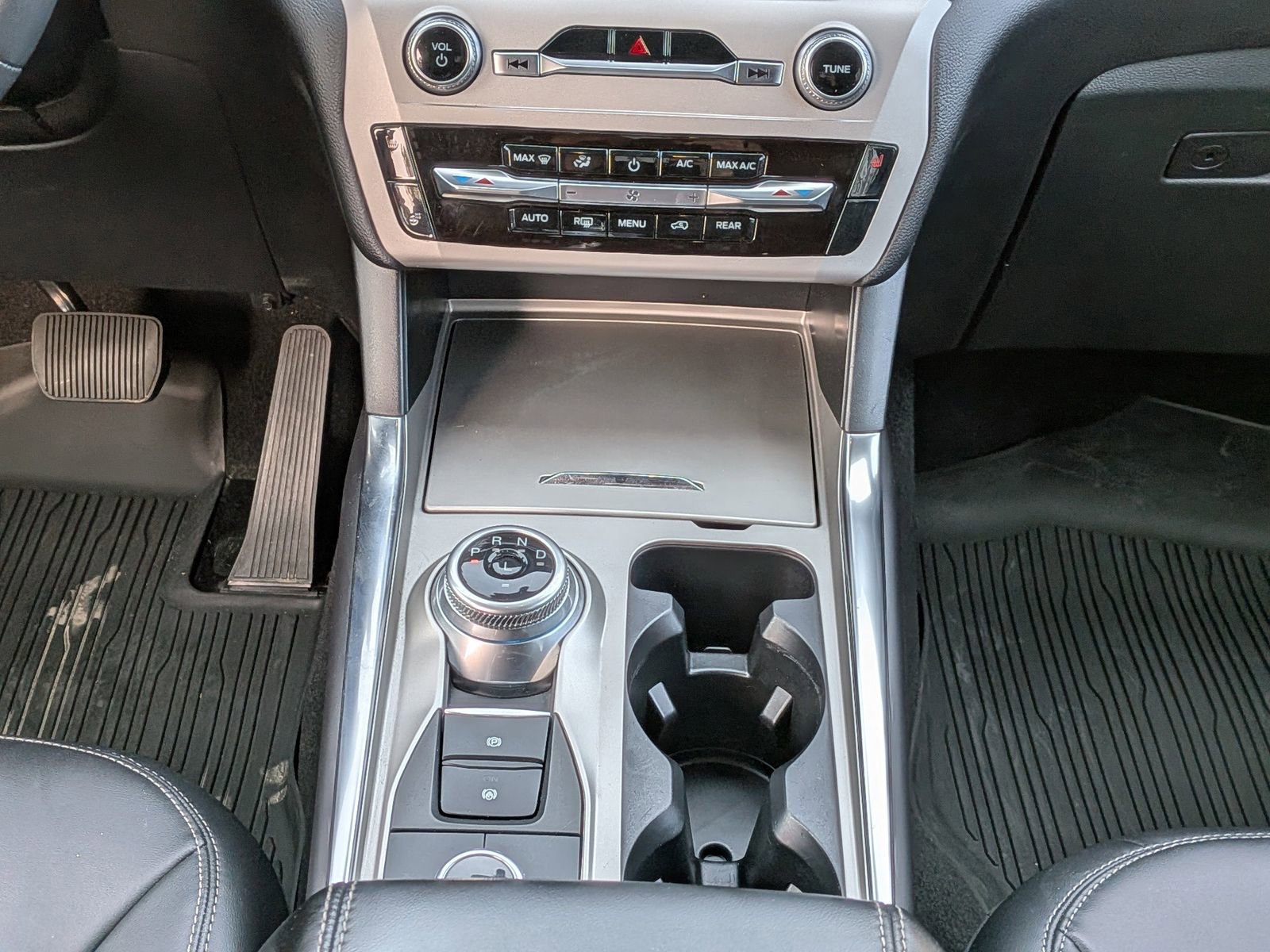 Certified 2023 Ford Explorer XLT w/ Equipment Group 202A image 21