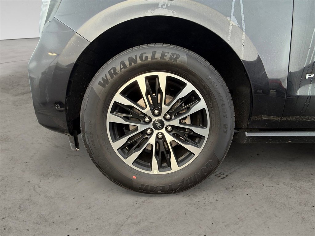 Certified 2025 Ford Expedition Platinum image 10