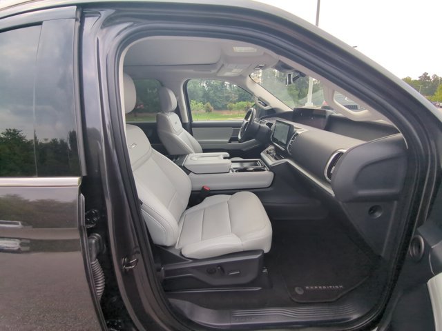 Certified 2025 Ford Expedition Platinum w/ Driver's Package AWD/4WD image 30