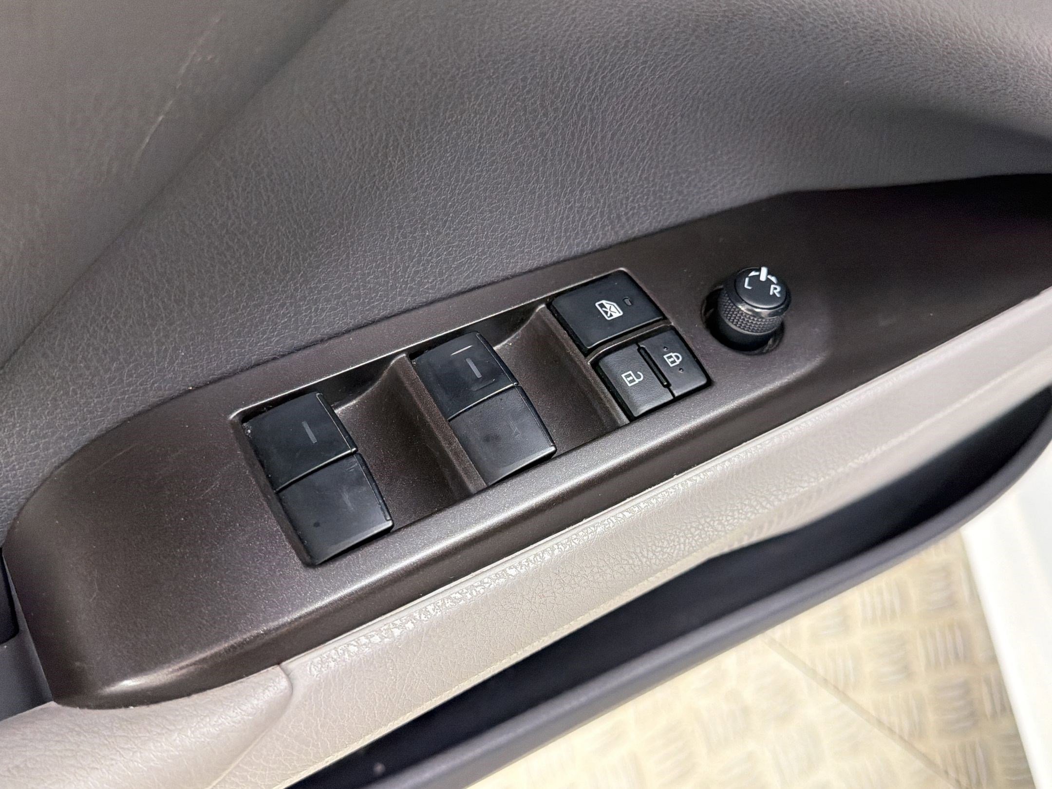 Used 2022 Toyota Camry SE FWD image 12