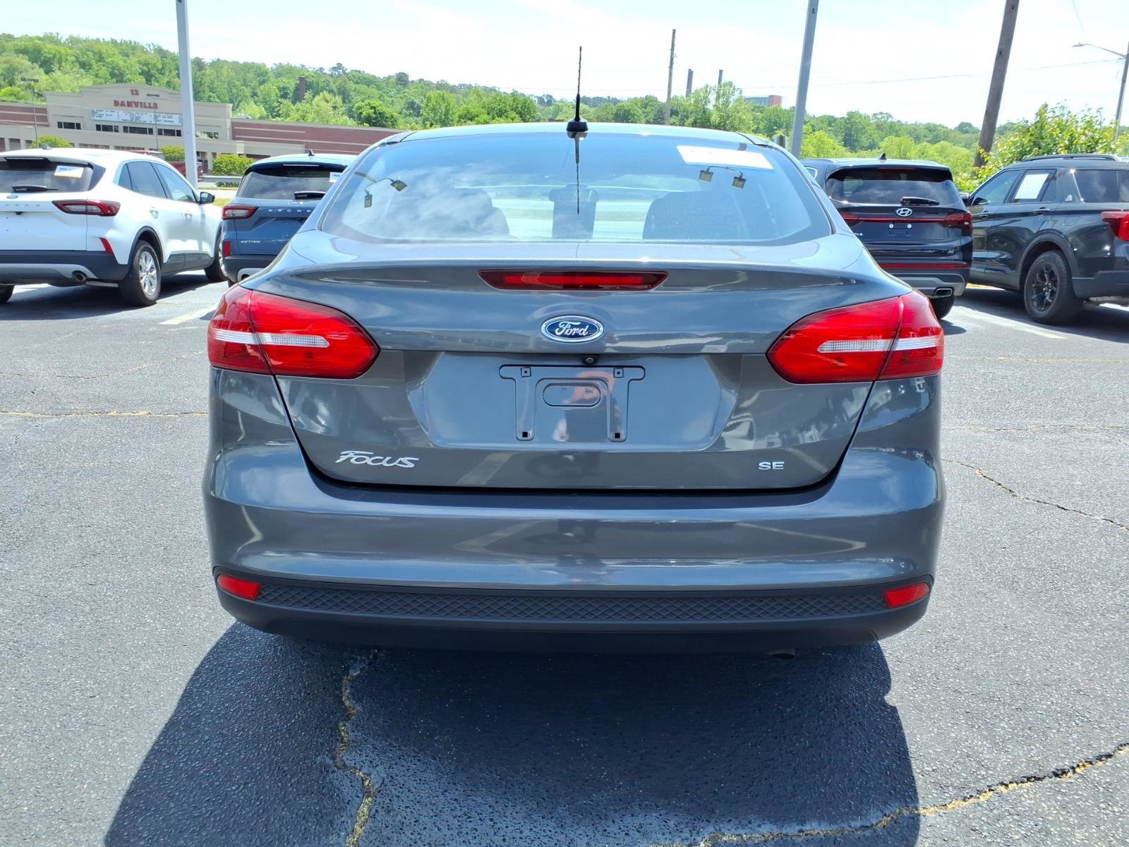 Certified 2018 Ford Focus SE w/ Cold Weather Package FWD image 4