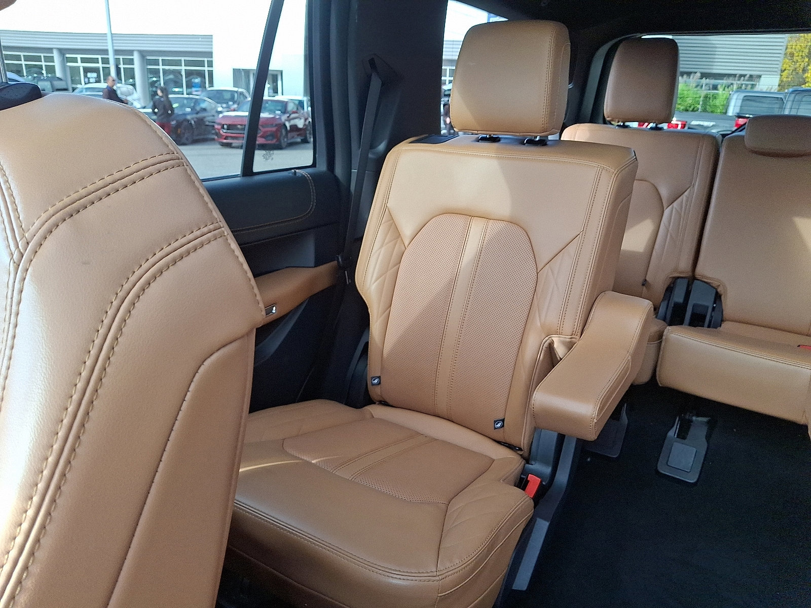 Certified 2024 Ford Expedition Platinum image 18